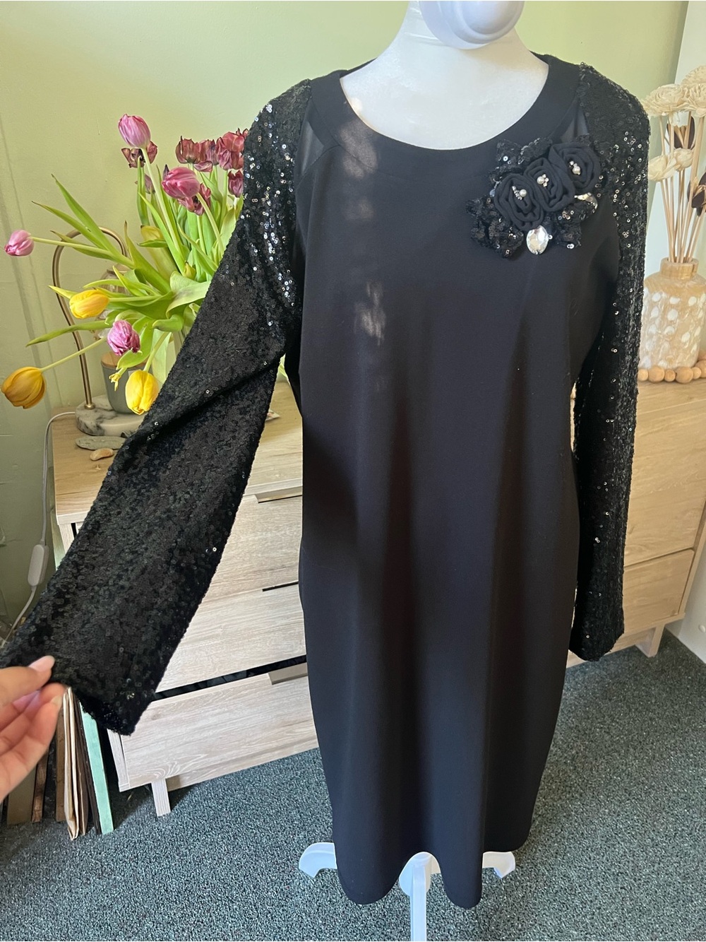 Black Embroidered Rosette Sheath Sequin Long-Sleeves Modest Midi Formal Dress L
